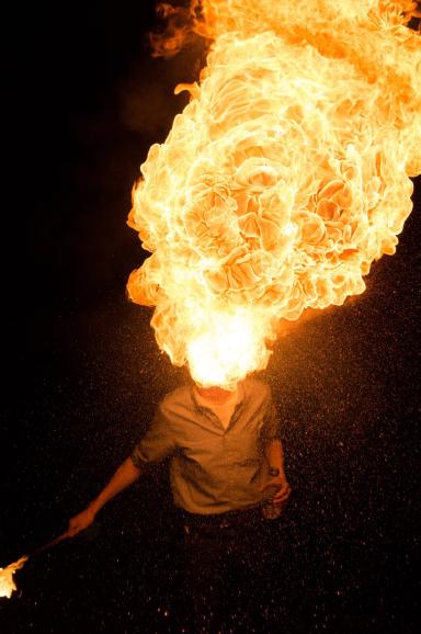 Feuerkünstler Feuerspucken Feuerkünstler Feuerspucken