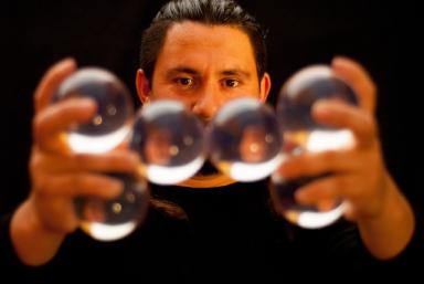 Circus juggling Kontaktjonglage Circus juggling Kontaktjonglage